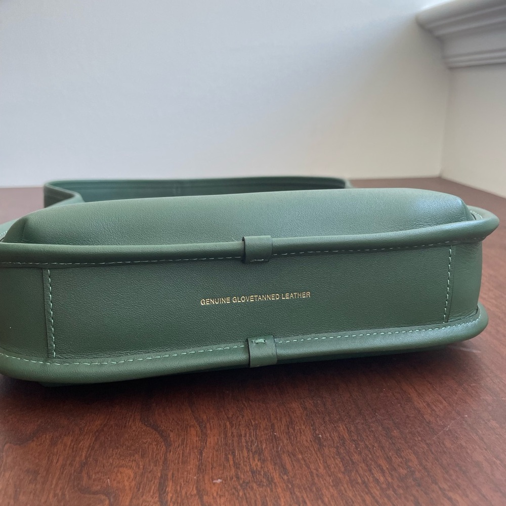 Elegant Green Leather Shoulder Bag - Picture 3 of 7